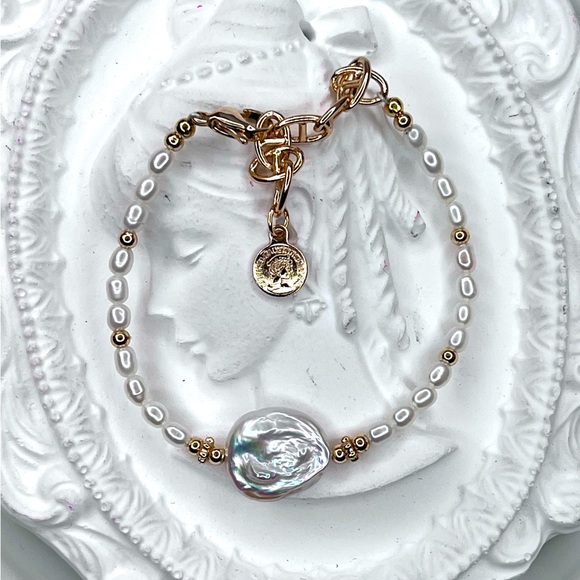 Handmade Freshwater Keshi Baroque Pearl Gold Plated Adjustable Bracelet - Picture 2 of 3